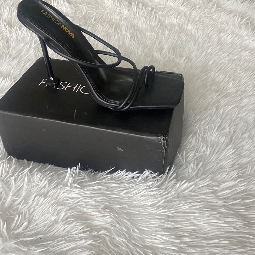 Fashionnova | Size 8| Black
